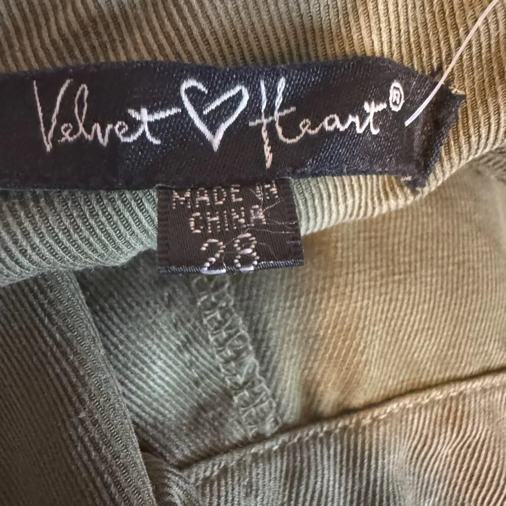 Women's Velvet Heart Crop Pants, Size 28, NWT - Picture 2 of 4